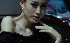 坐在上面慢慢摇